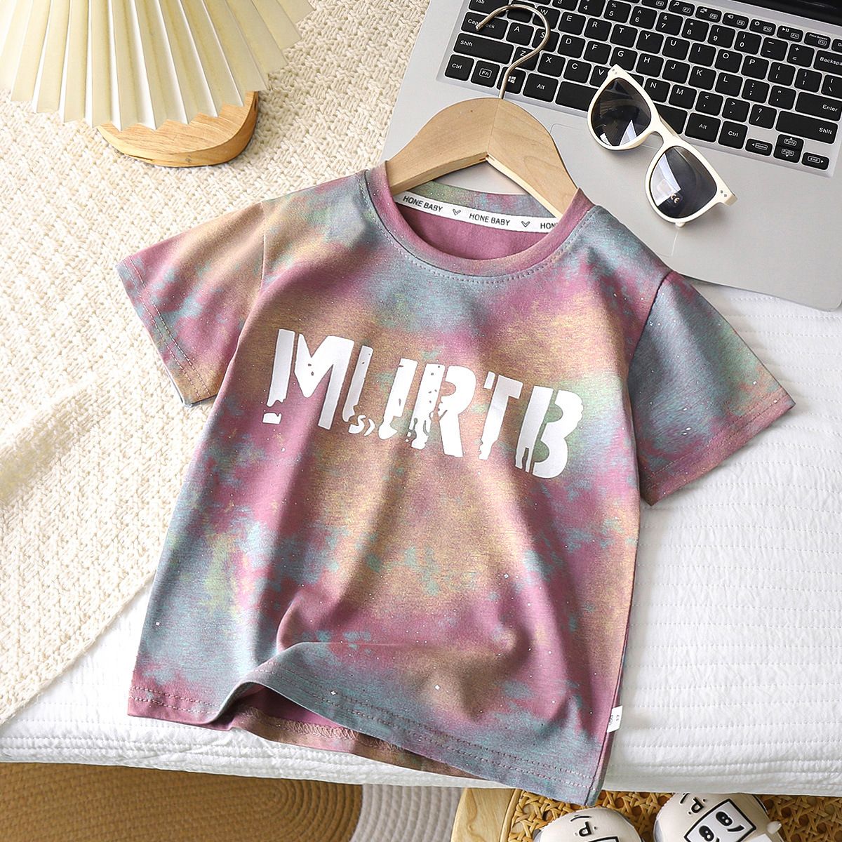 Summer Girls' Trendy Gradient Short-Sleeve T-Shirt with Stylish and Unique Letter Print, Children's Crewneck Top