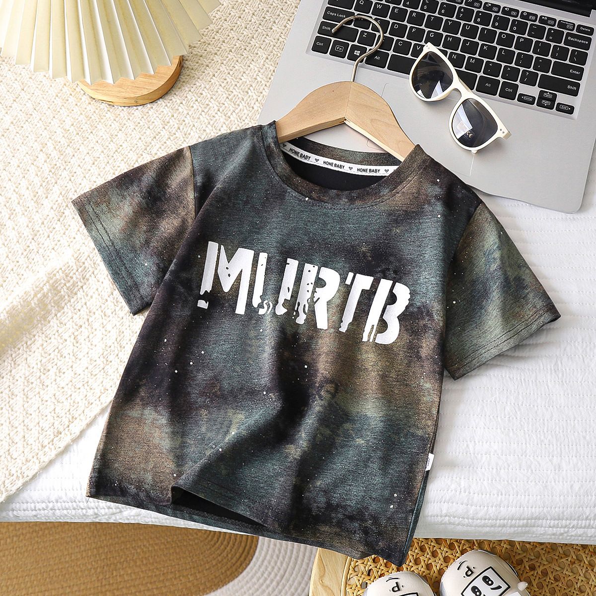 Summer Girls' Trendy Gradient Short-Sleeve T-Shirt with Stylish and Unique Letter Print, Children's Crewneck Top