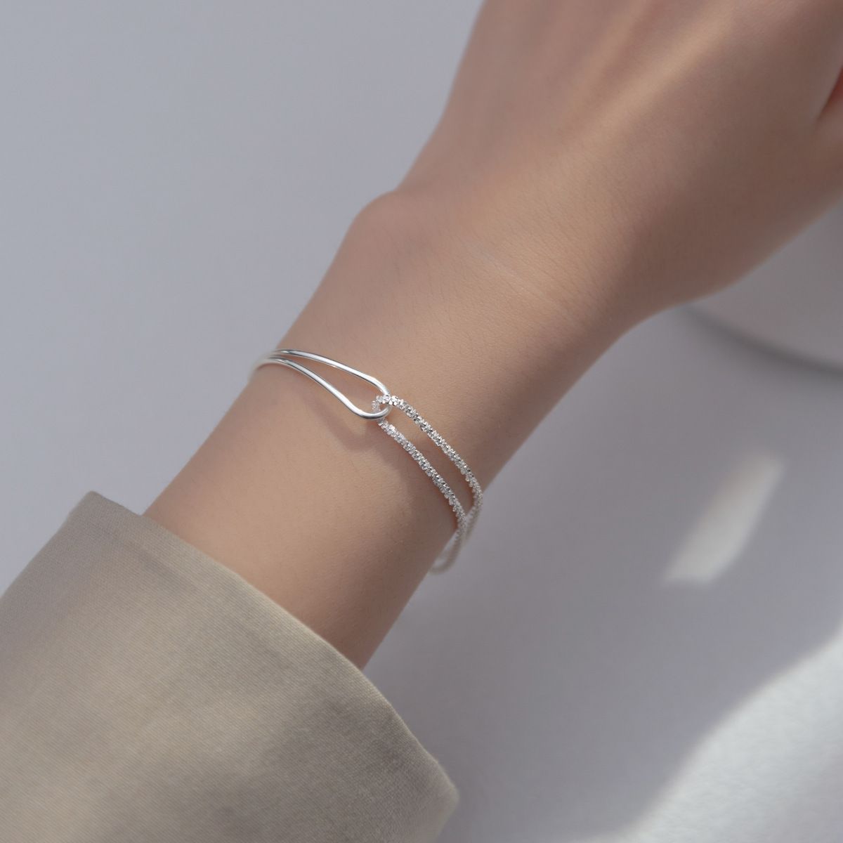 Double-layer elbow full of stars niche design bracelet women's simple fashion half bracelet half chain twist chain bracelet hand