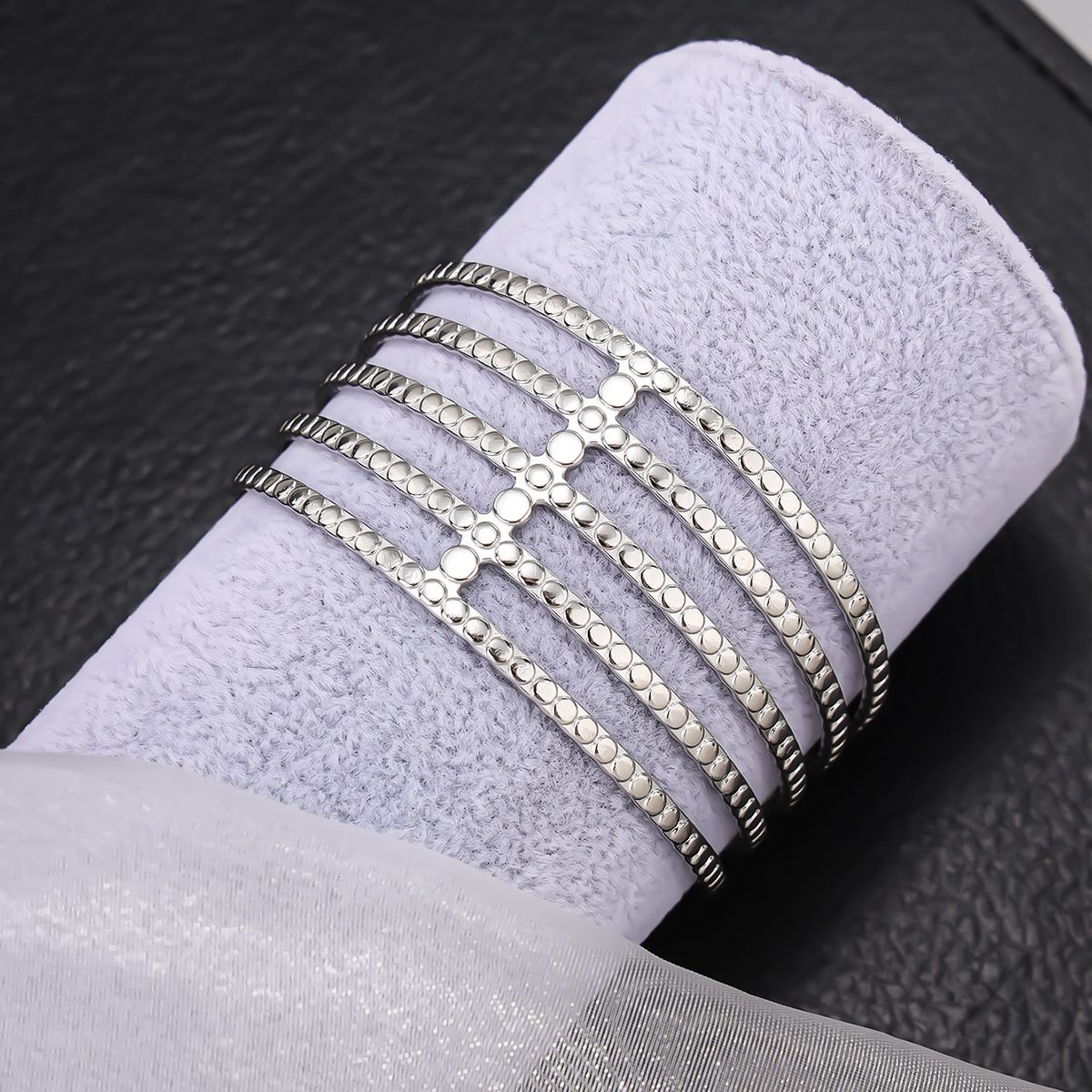 1 piece of stainless steel adjustable women's simple striped color retention wear-resistant fashionable bracelet