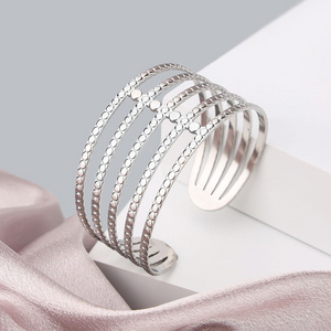 1 piece of stainless steel adjustable women's simple striped color retention wear-resistant fashionable bracelet