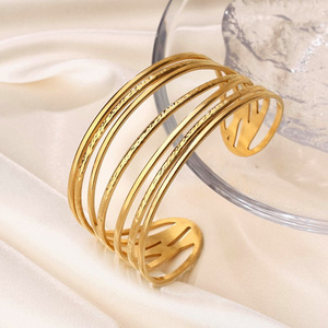 1 piece of stainless steel adjustable women's simple striped color retention wear-resistant fashionable golded bracelet