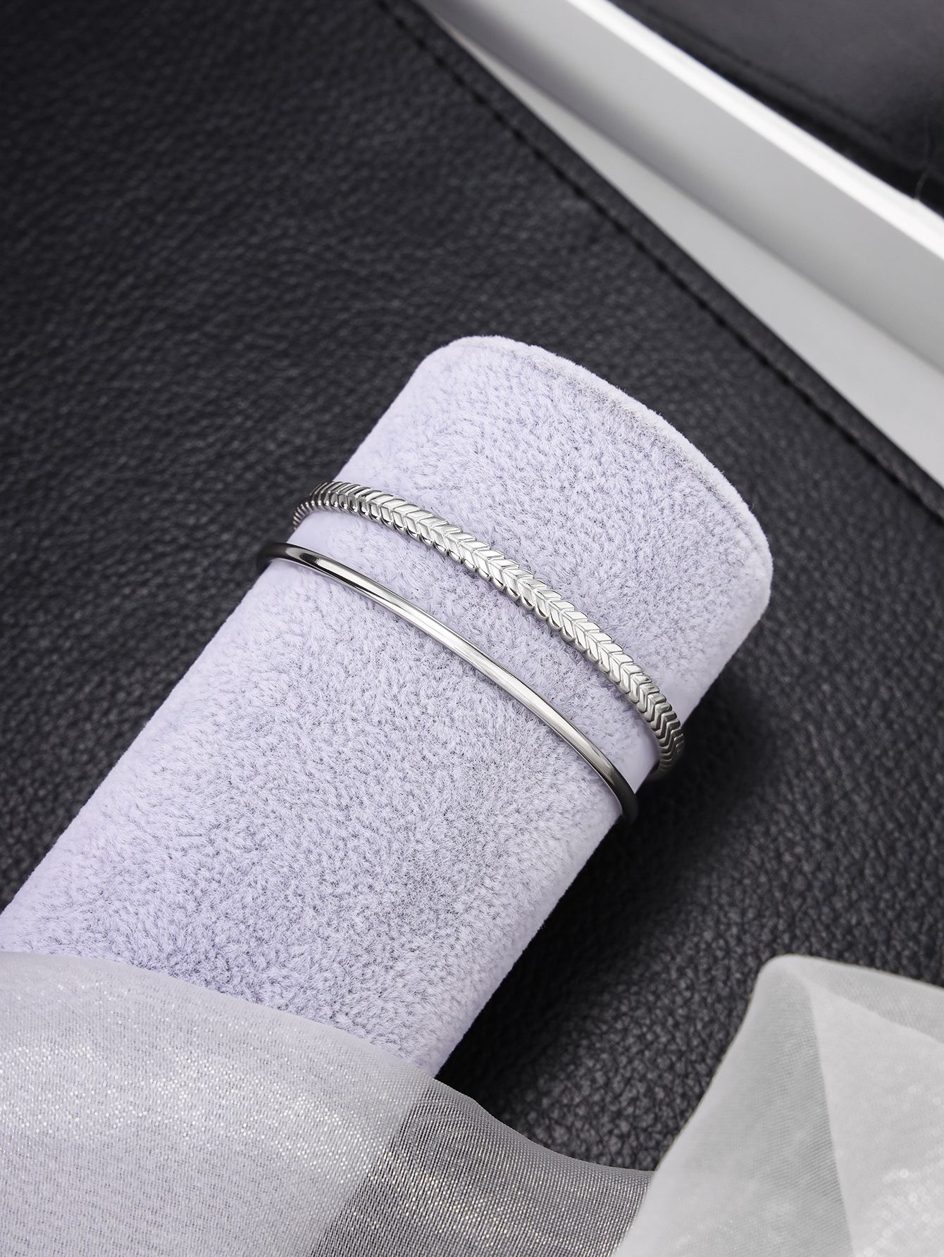 1 piece of stainless steel adjustable women's simple striped color retention wear-resistant fashionable silvery bracelet