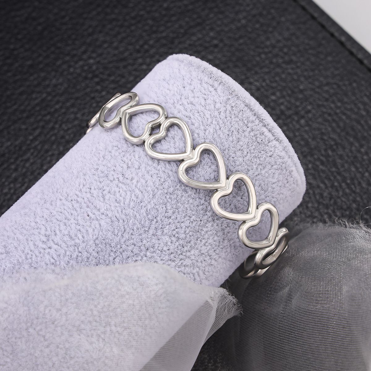 1 piece of stainless steel adjustable women's simple striped color retention wear-resistant fashionable love bracelet