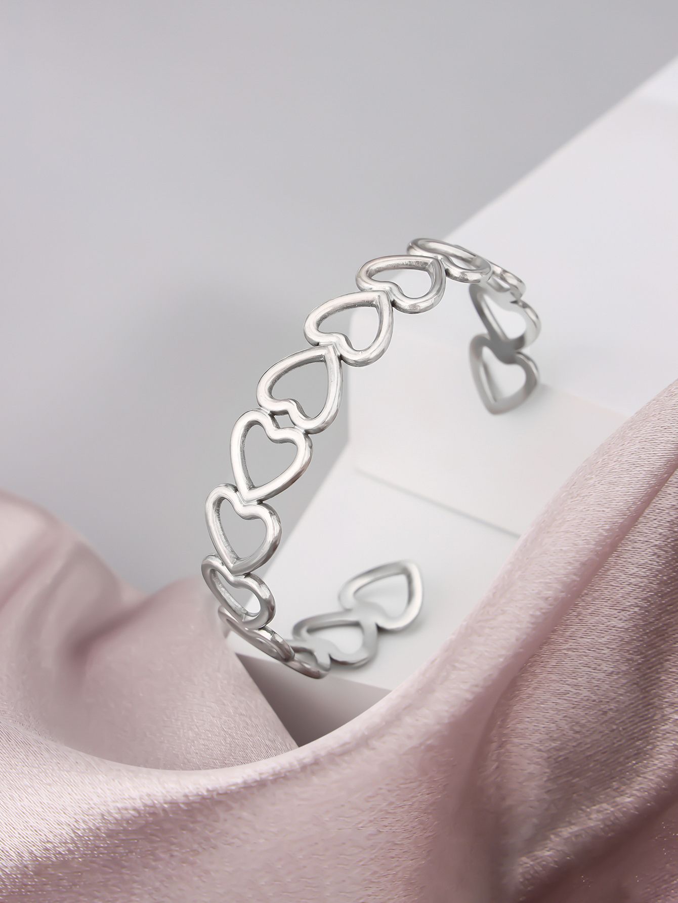 1 piece of stainless steel adjustable women's simple striped color retention wear-resistant fashionable love bracelet