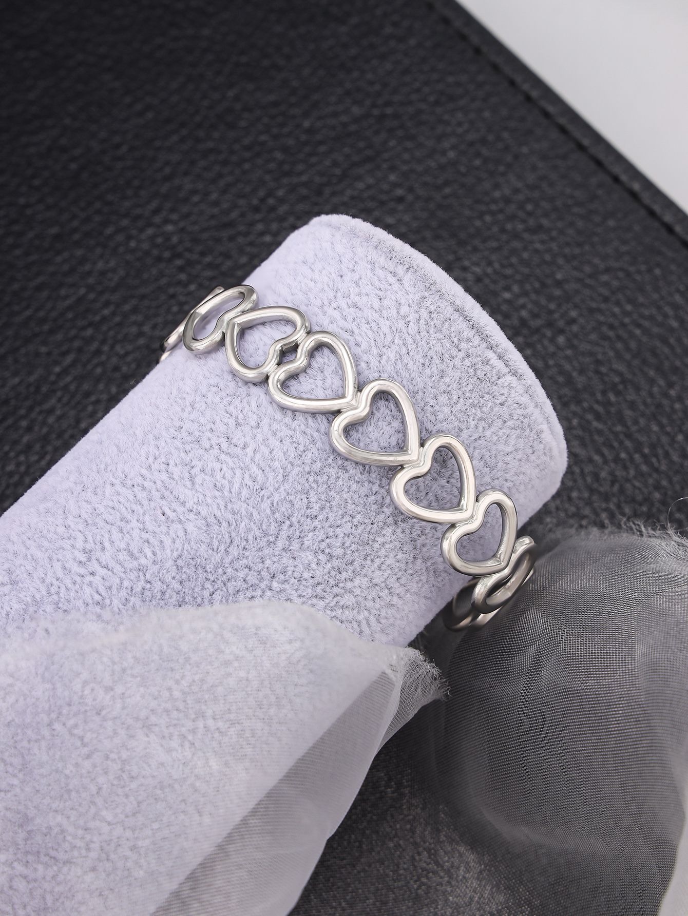 1 piece of stainless steel adjustable women's simple striped color retention wear-resistant fashionable love bracelet