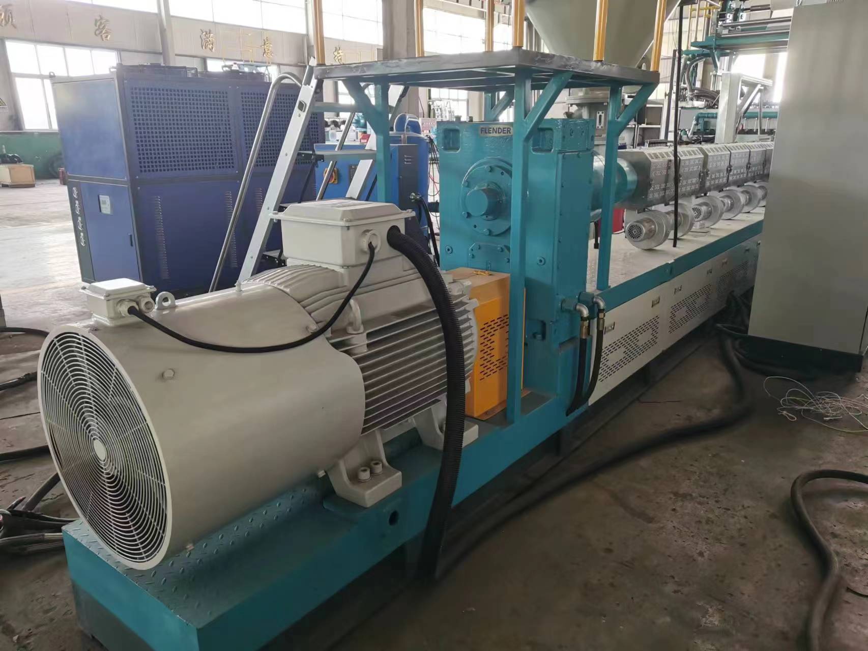 Hollow grid plate extruder production line