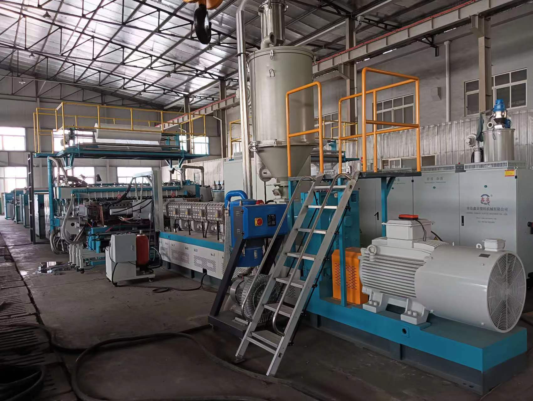 Hollow grid plate extruder production line