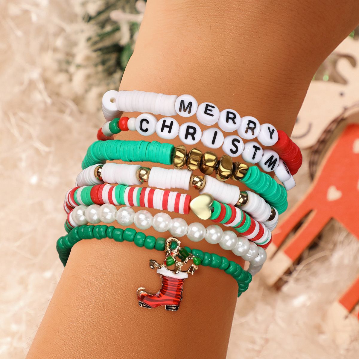 7-piece Christmas soft ceramic zinc zinc alloy boots with handmade beaded letters and adjustable elastic fashion bracelet set