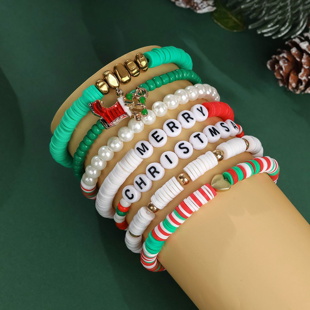 7-piece Christmas soft ceramic zinc zinc alloy boots with handmade beaded letters and adjustable elastic fashion bracelet set