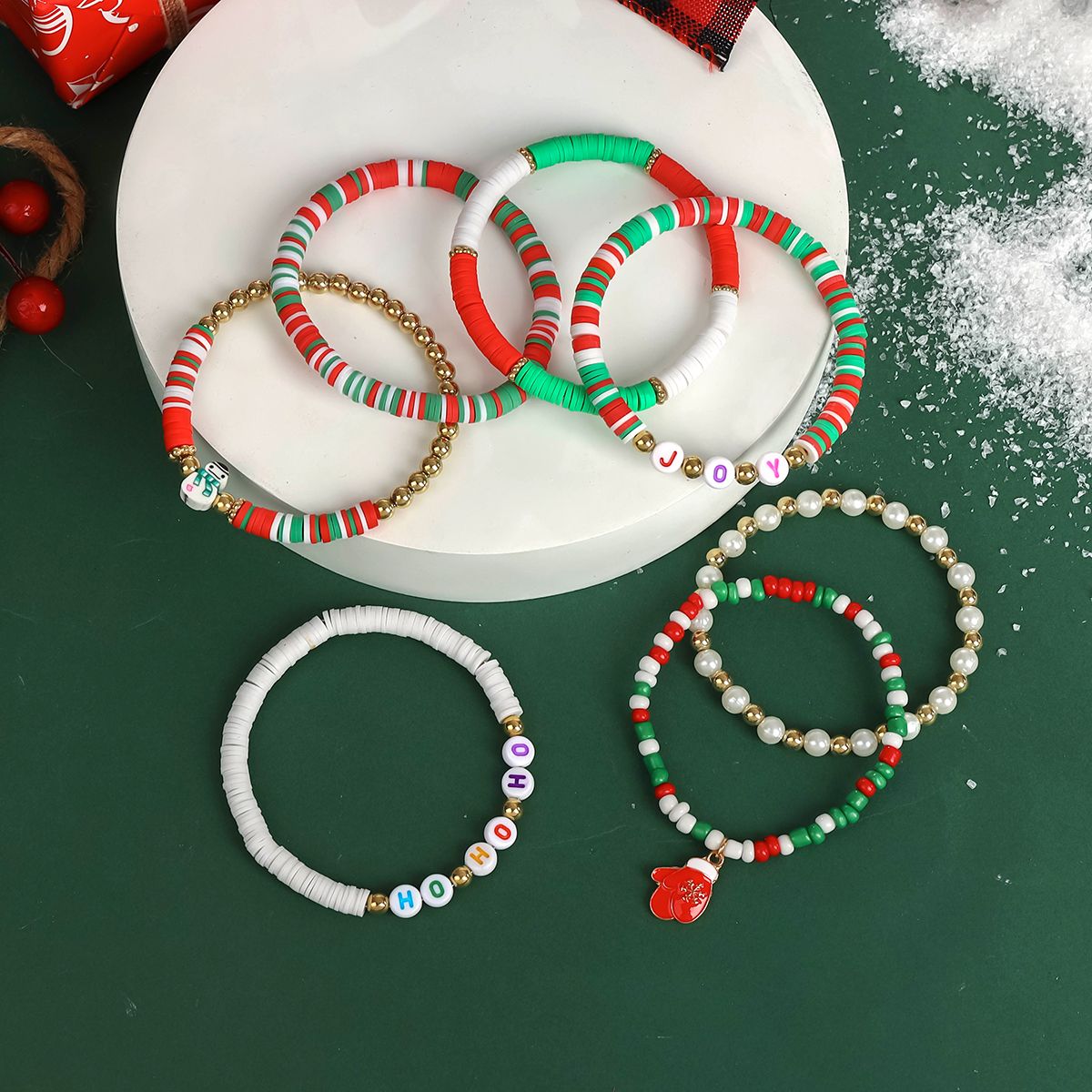 7 Pieces Christmas Soft Ceramic Zinc Alloy Gloves Snowman Handmade Beaded Elastic Adjustable Fashion Bracelet Set