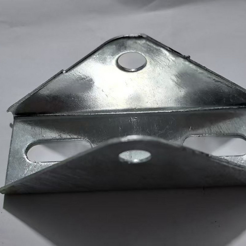 Hot-dip galvanized triangle