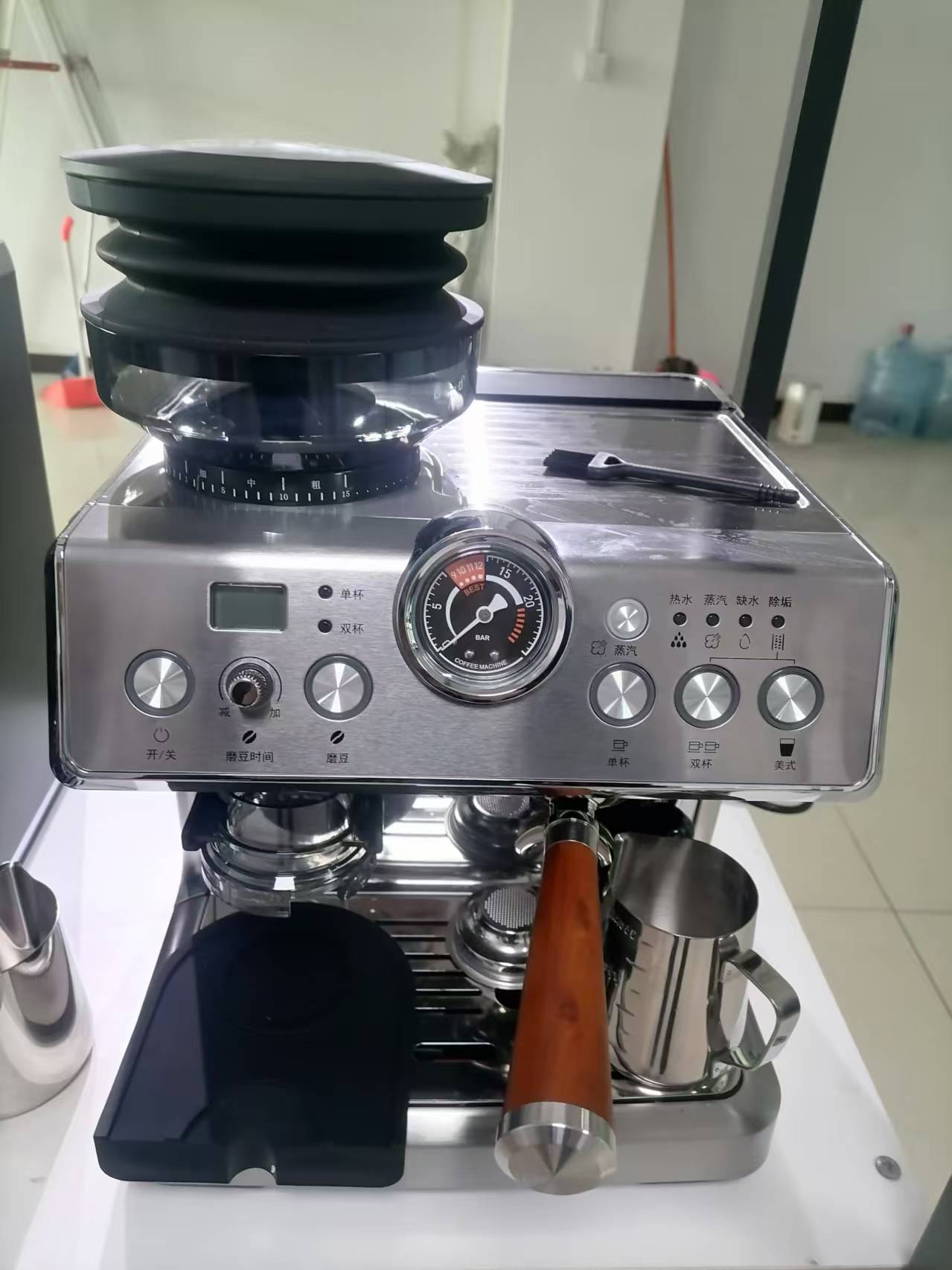 Fully automatic coffee machine