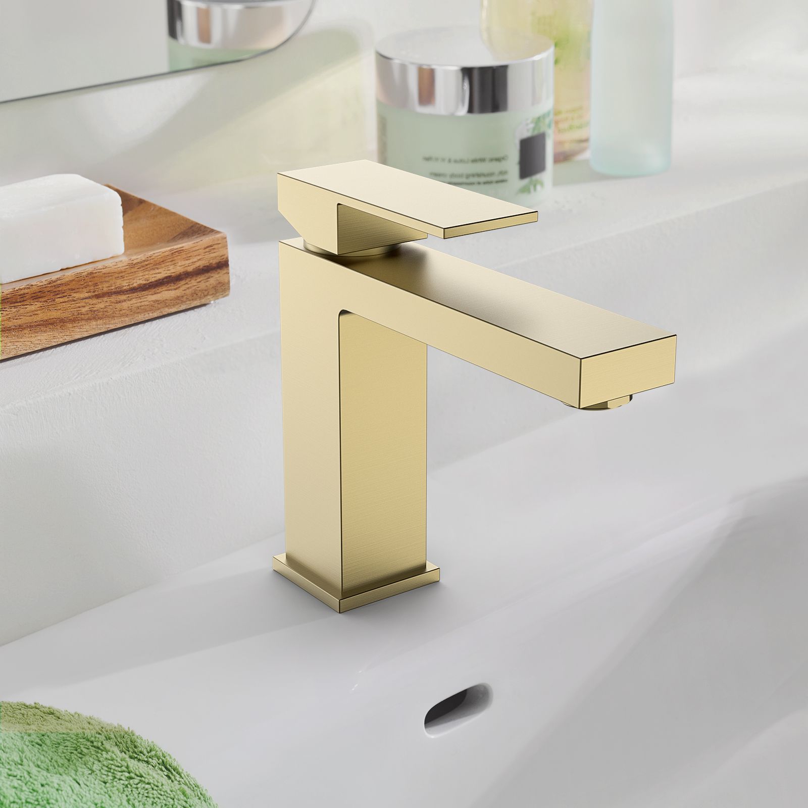 Square Single Hand Wash Basin Faucet Made Of Solid Brass Construction AB000000BG