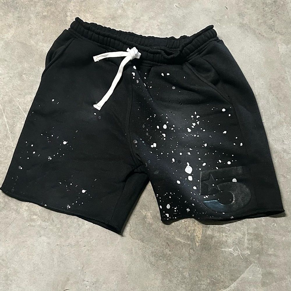 china manufacture wholesale Customized 5 Inch Inseam Cotton Shorts Spray Paint Printing Raw Cut Shorts