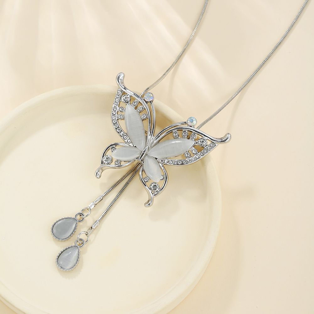 Full Pendant Necklace Butterfly-Shaped Zinc Alloy with Rhinestones Pendant Female Daily Accessories