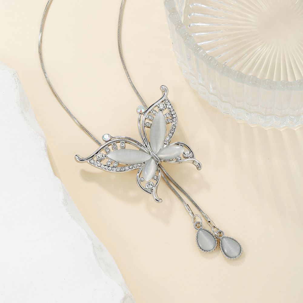 Full Pendant Necklace Butterfly-Shaped Zinc Alloy with Rhinestones Pendant Female Daily Accessories