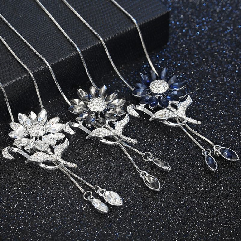 New Korean Style High-End Diamond Sunflower Sweater Chain Fashion Long Wild Clothing Necklace Pendant