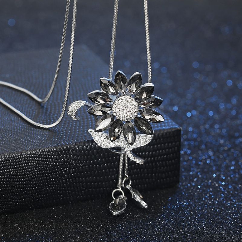 New Korean Style High-End Diamond Sunflower Sweater Chain Fashion Long Wild Clothing Necklace Pendant