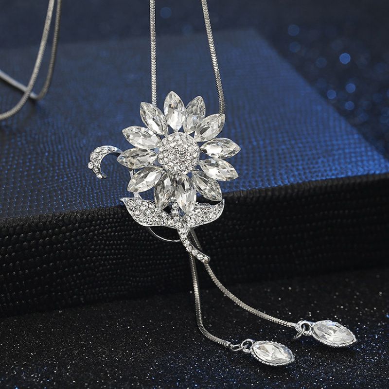 New Korean Style High-End Diamond Sunflower Sweater Chain Fashion Long Wild Clothing Necklace Pendant