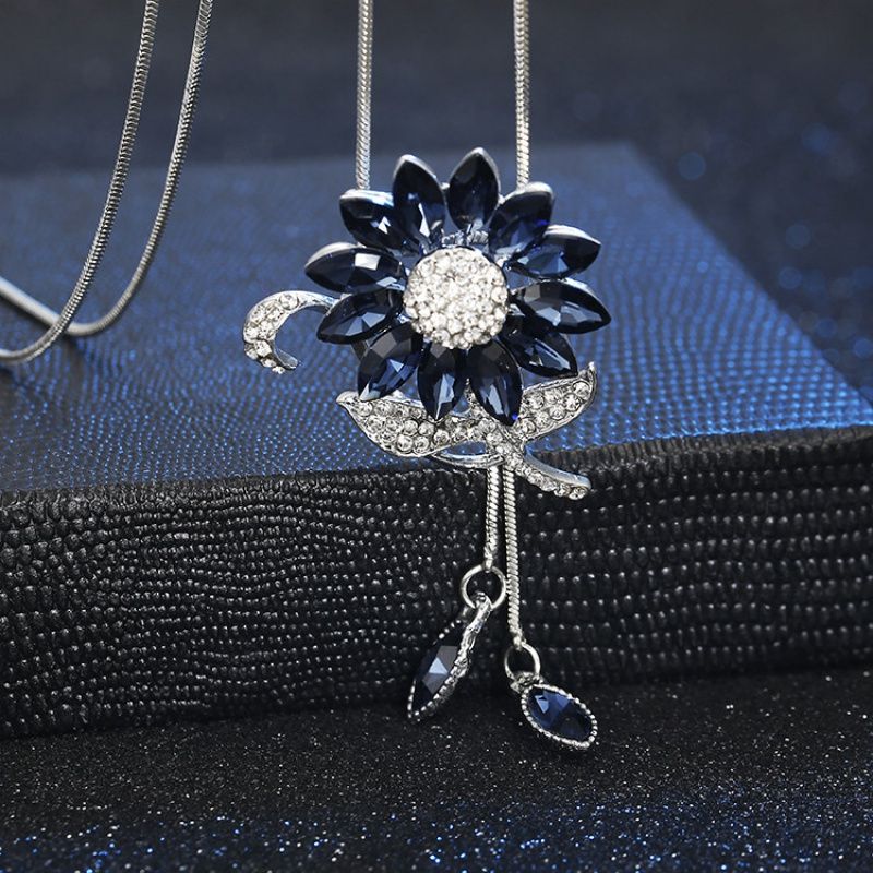 New Korean Style High-End Diamond Sunflower Sweater Chain Fashion Long Wild Clothing Necklace Pendant