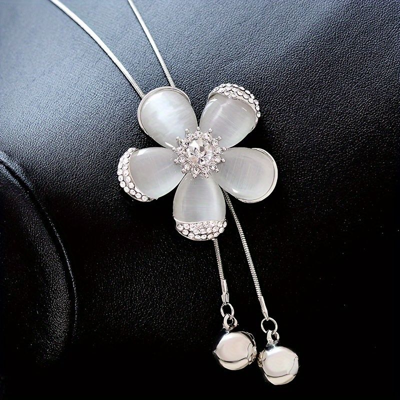 A Flower-Shaped Opal Larry Art Necklace with Ball Zinc Alloy Pendant, Personality Long Chain Necklace, Fashion Women's Jewelry