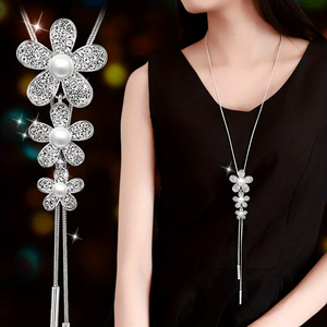 Three Flower Pendant Lariat Necklace Inlaid Artificial Pearl Elegant Long Chain Sweater Necklace Sweet Gift for Friends