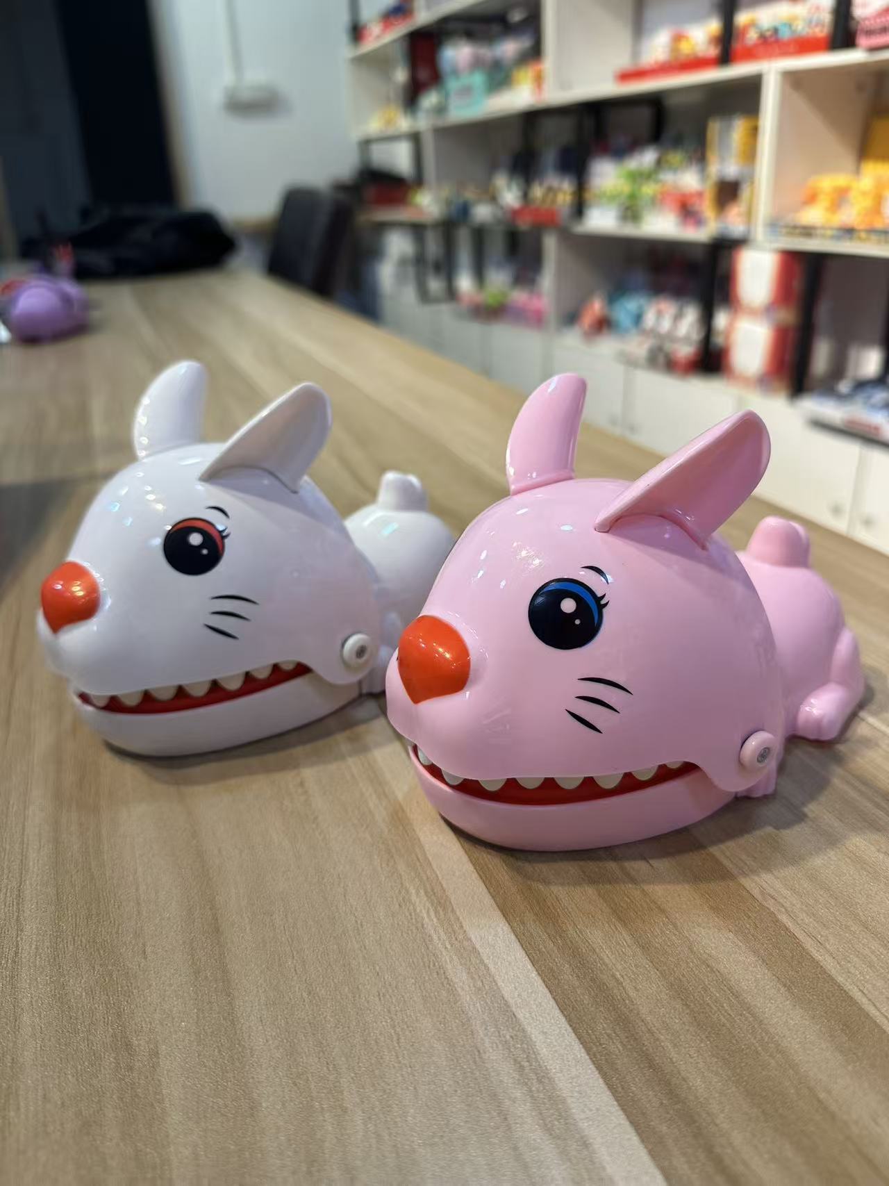 Prank Rabbits Prank-filled biting rabbit toy, display box, mixed color set ...