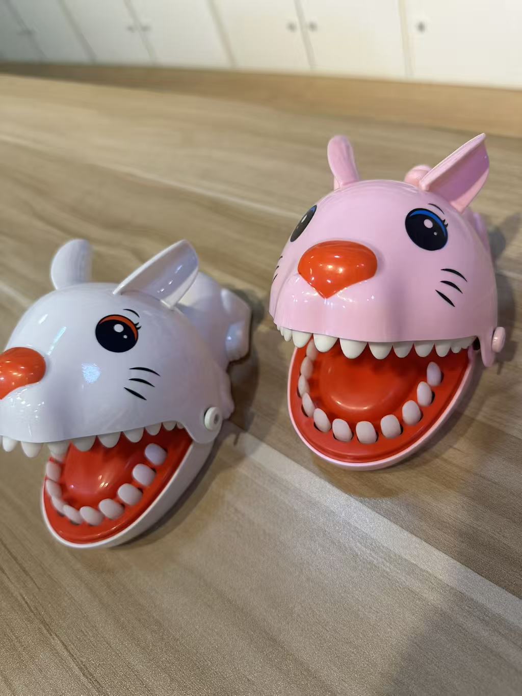 Prank Rabbits Prank-filled biting rabbit toy, display box, mixed color set ...