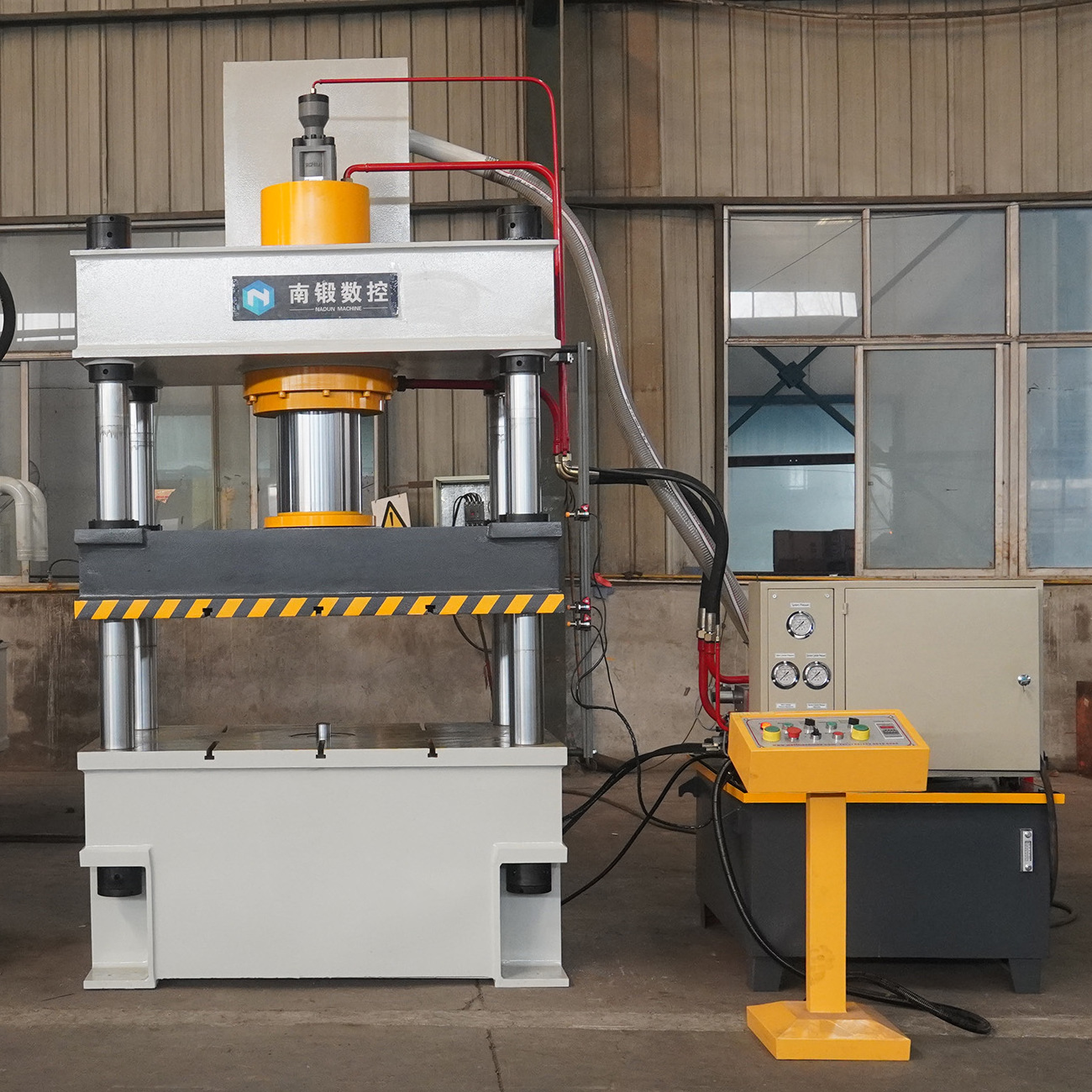 Nadun 200T Hydraulic Press Machine Four Column Three Beams