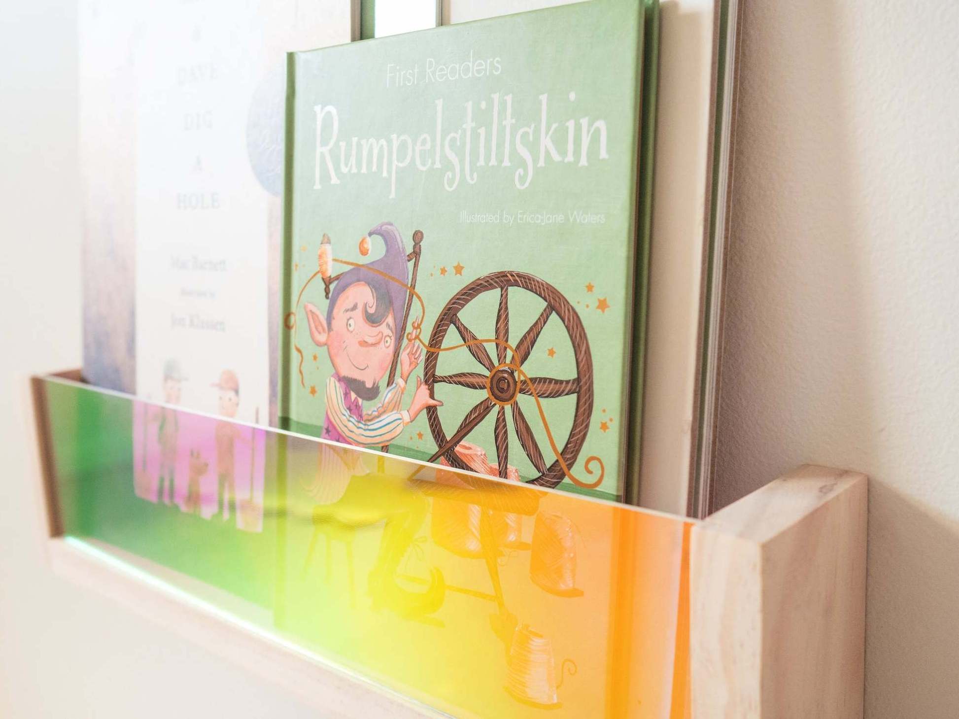 Wall-mounted Kids Bookshelf Nursery Storage Rack Rainbow Wood and acrylic Floating Books Shelf