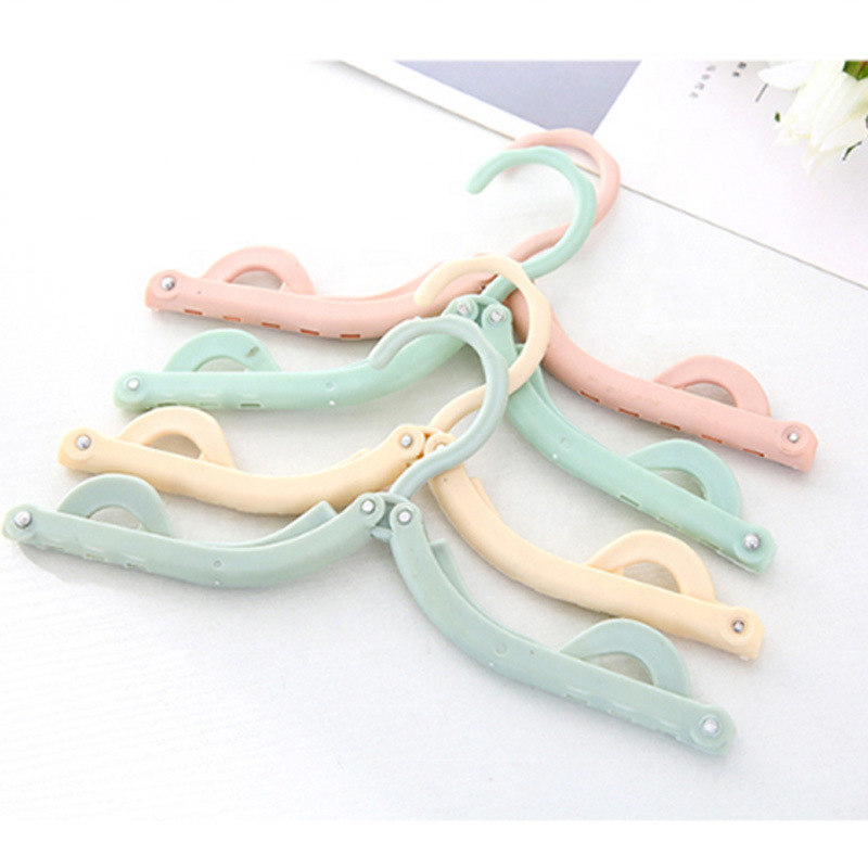 Wholesale Multifunctional Kid And Adult Clothes Use Anti Slip Plastic Travel Portable Folding Clothes Hanger