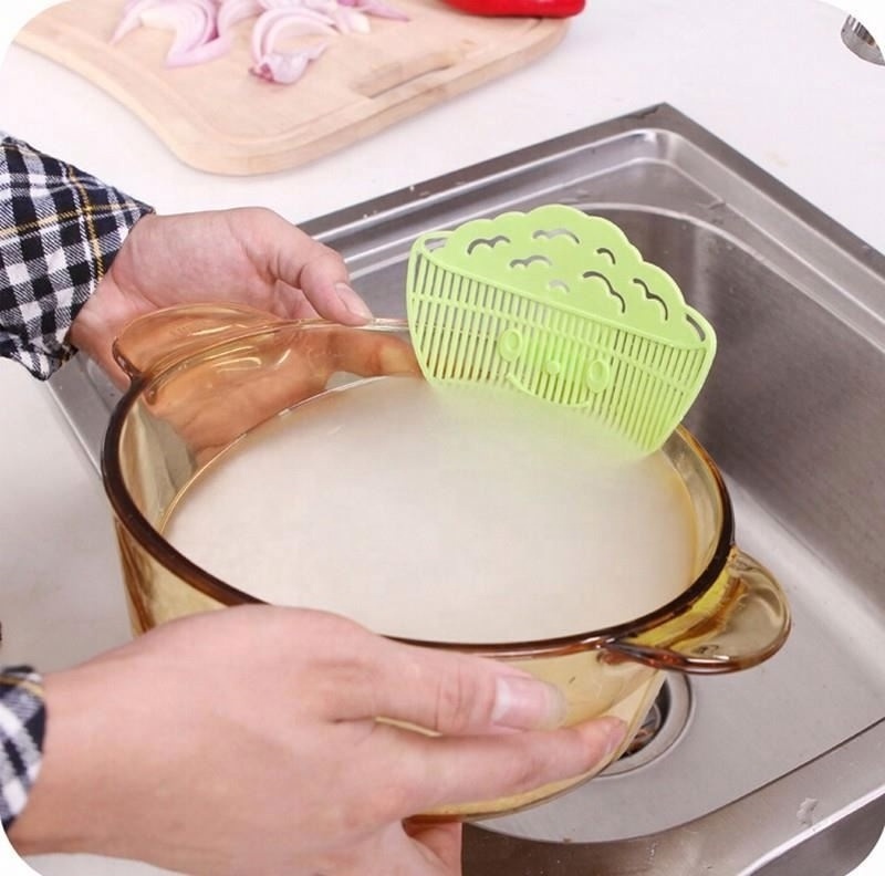 Hot Selling Smile Drainer Clip Rice Washing Sieve Tool Can Bowl Filter Smile Strainer Kitchen Gadget