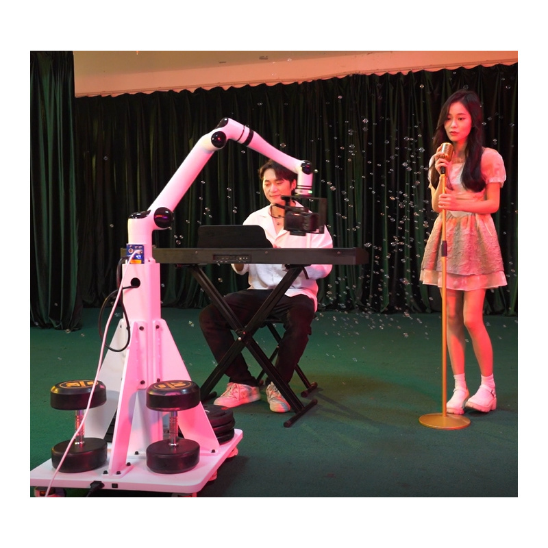 Motorized remote photographic equipment photo robot robotic arm camera photobooth for filmmaking