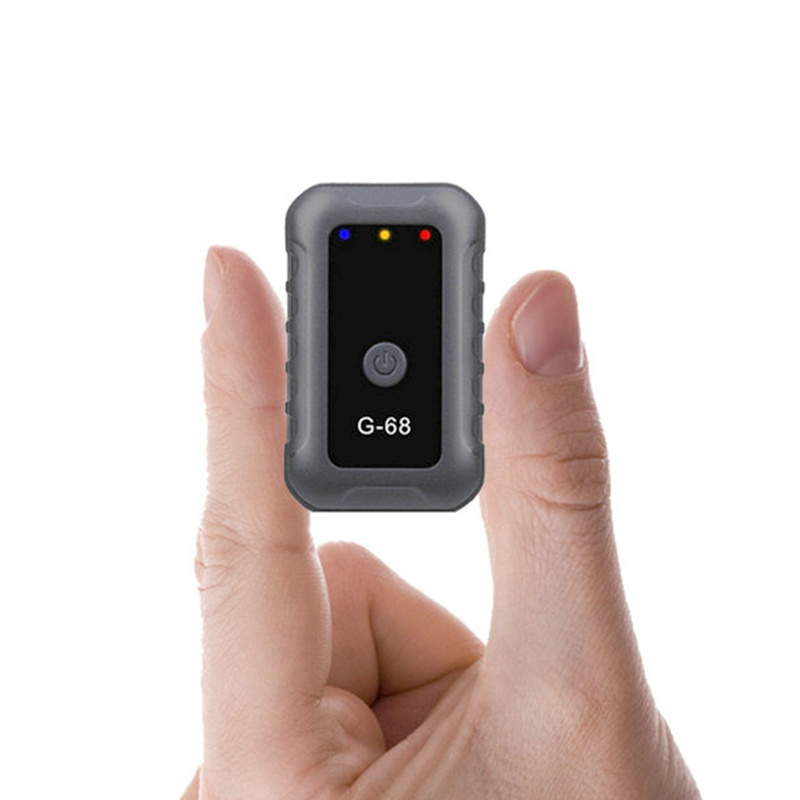 OEM smart mini kids GPS tracker with Geo-fence SOS for children/the old/students real time tracking