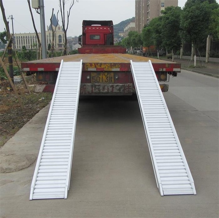 Heavy Duty Aluminum Loading Ramps Used For Kobuta And Bobcat Rubber Tracked Excavators