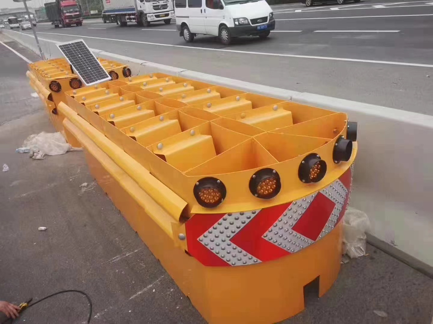 Traffic Crash Steel Barrier, Crash Cushion, Shield for the Guardrail Barrier fork on the road