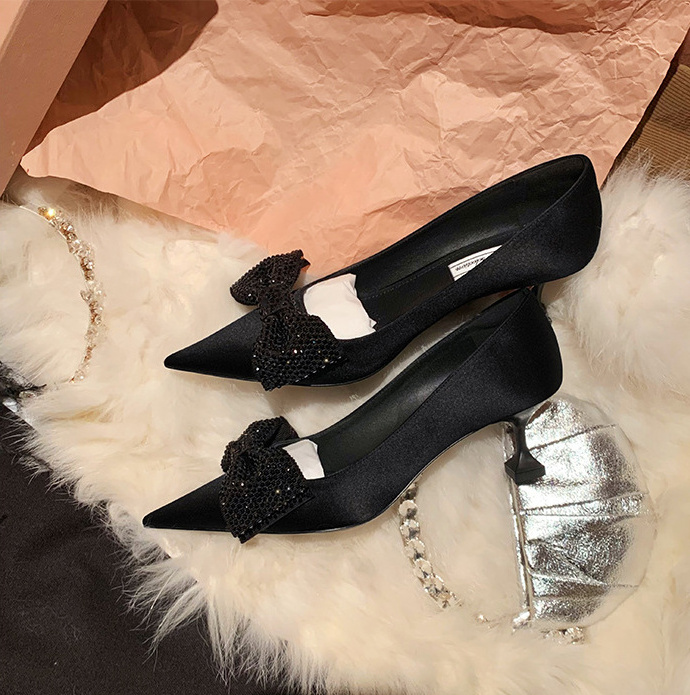 2023 New Elegant Diamond Bow High Heels Luxury Sexy Design Black rhinestone satin Pointed Thin High Heels for women