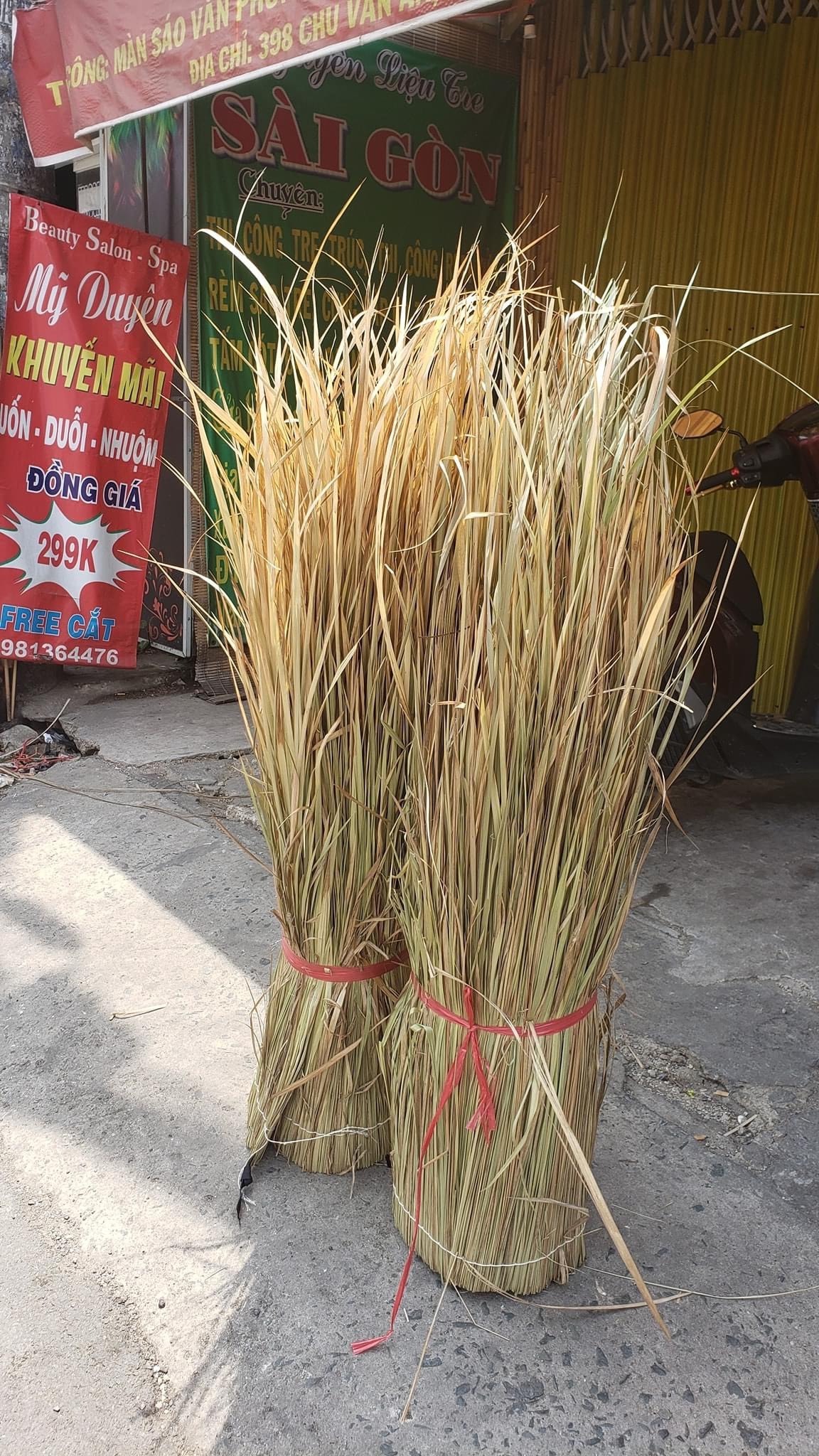 Natural Dried Grass Thatch Roofing For Commercial And Residential/ Artificial Grass Thatch For Resort At Beachfront Umbrella