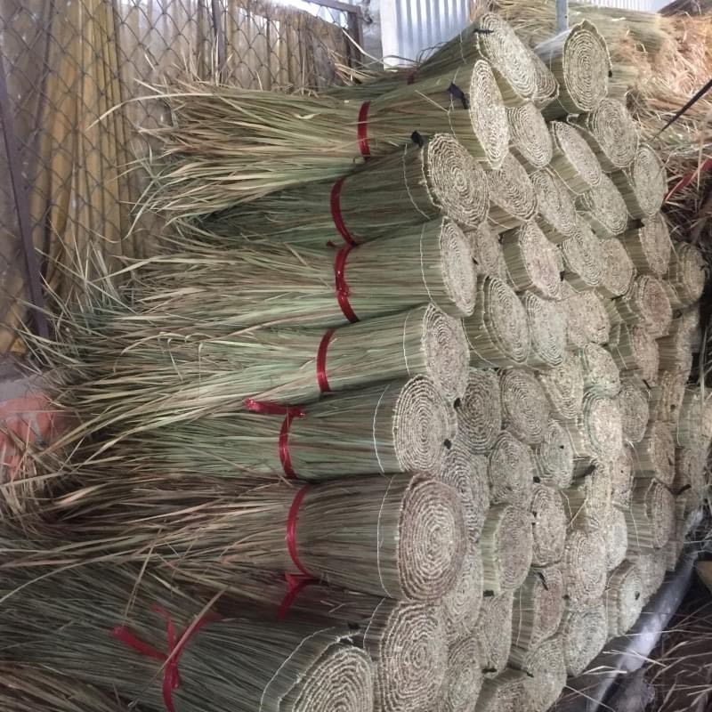 Wholesale Vietnam Outdoor Palm Leaf Thatch Umbrella Hut Tiki Bar Reed and Grass Thatched Roof