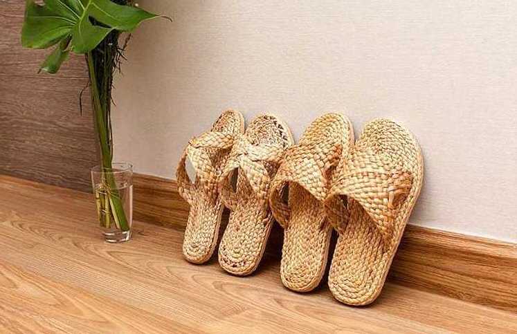 Sandals shoes handicraft made by water hyacinth on white background 99GD