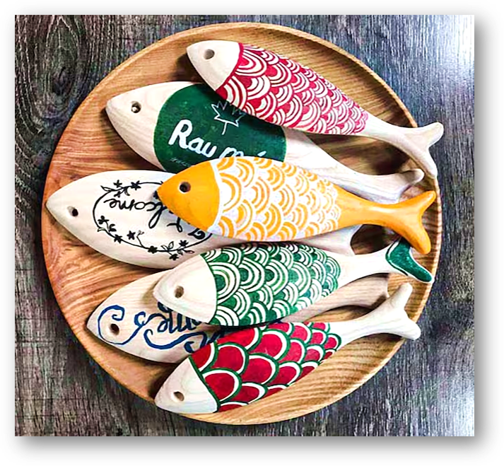 Custom Wholesale Driftwood Handmade Wooden Fish Ornaments/ Wall Hanging Hand Carved Fish Decoration Wooden Craft Gifts