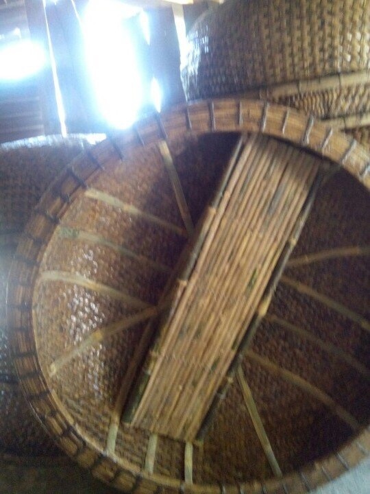 Wholesale wooden bamboo coracle basket leisure small boat with paddles and seat tourist tourism resort boats