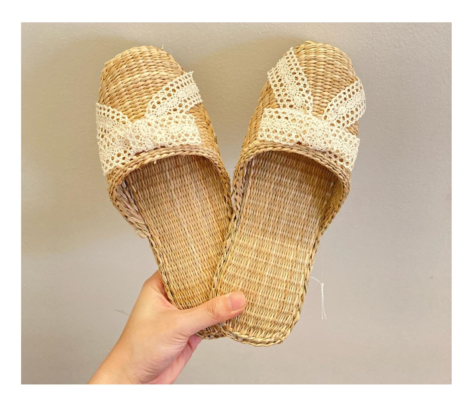 Customizable sizes women's slippers handmade water hyacinth cheap slipper shoes flat sandals export bulk quantity