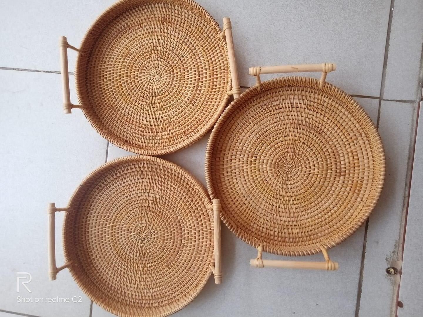 Cheap Price Wicker Tray Basket Tray round rattan serving tray with handles for Bread Fruit Food Coffee Breakfast Display