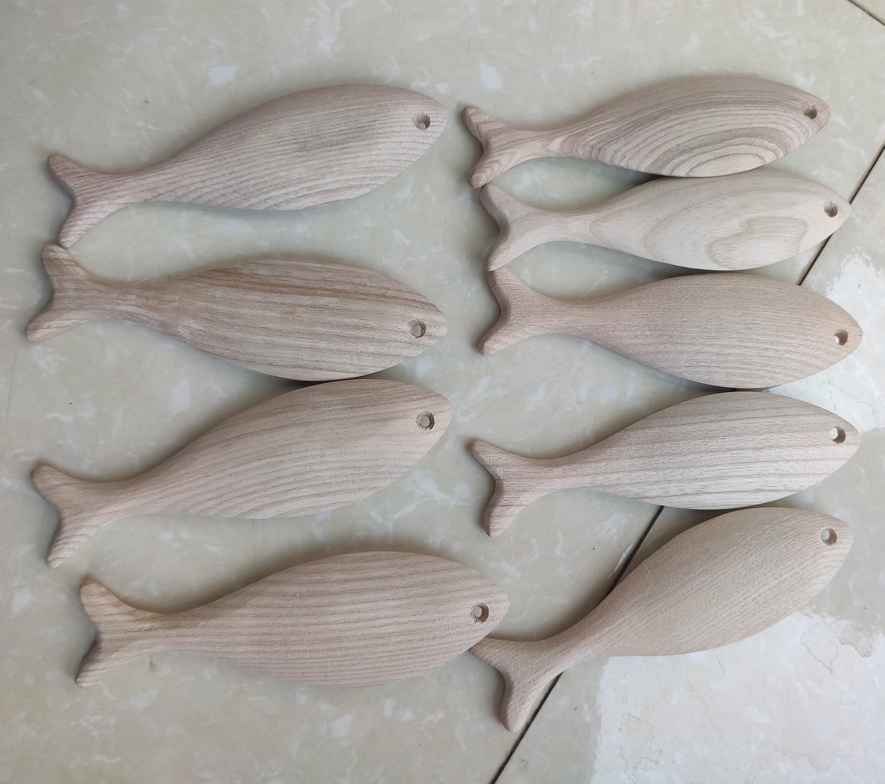 Creative Hobbies Unfinished Wood Fish Cut out Shapes, Ready to Paint or Decorate Wooden Fish Shape for painting - Education Toy