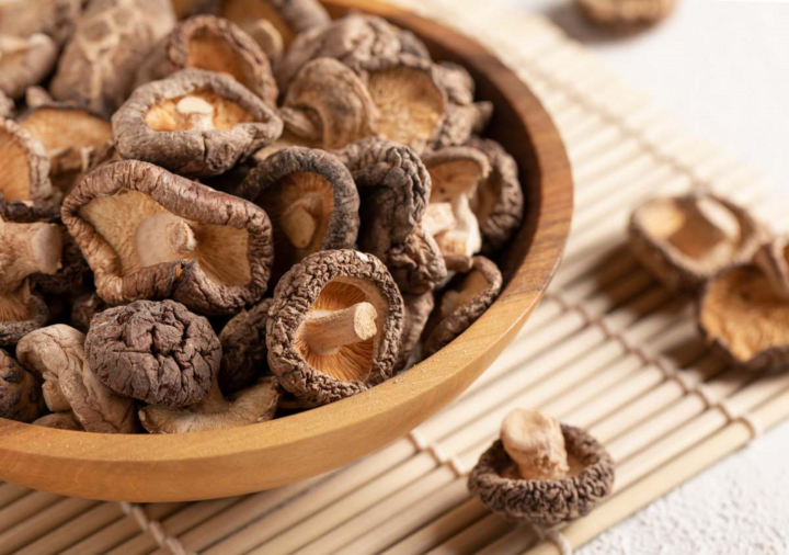 Hot Sale 2024 High Quality Dried Oyster Mushroom Vietnamese Organic Dried Oyster Mushroom Shiitake Mushroom at Cheap price