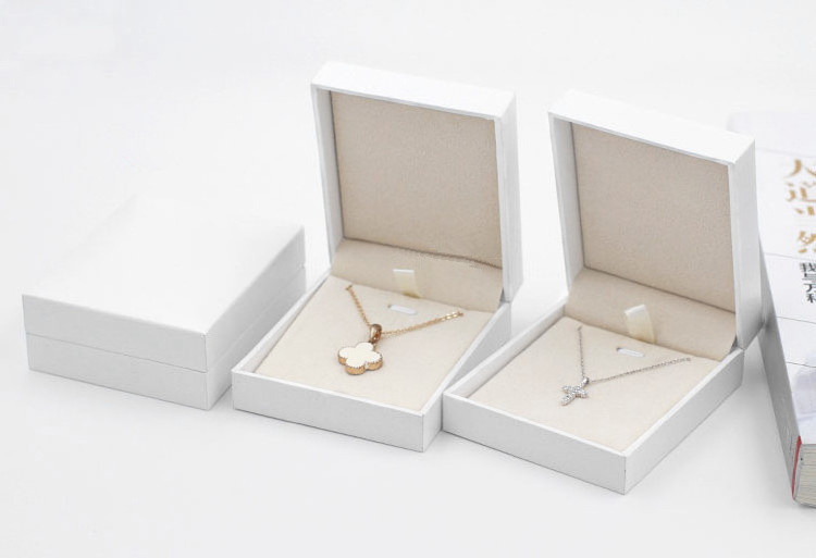 A1 New Design Filling Paper Jewelry Gift Box Necklace Ring Pendant Earring Bangle cardboard jewellery box White Boxes