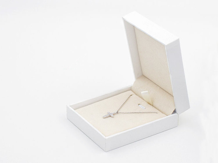 A1 New Design Filling Paper Jewelry Gift Box Necklace Ring Pendant Earring Bangle cardboard jewellery box White Boxes