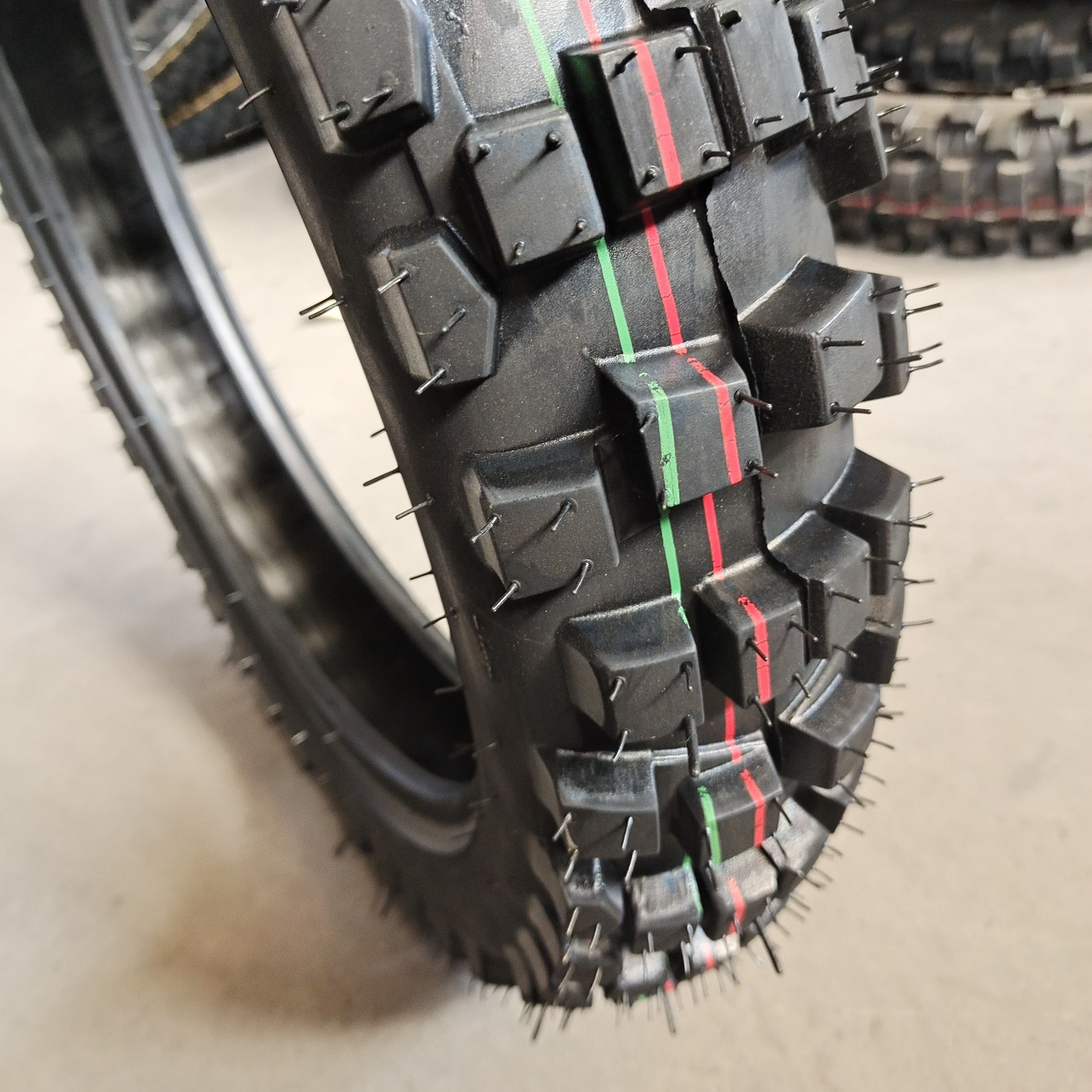 Factory price wholesale nylon tubeless motorcycle tire 4.10-18 moto wheels and tires